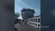 Cruzeiro desgovernado atinge porto em Veneza
