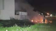 Bombeiros controlam incêndio próximo à central de gás de condomínio