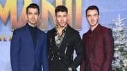 Jonas Brothers recriam cena icônica de briga das Kardashians