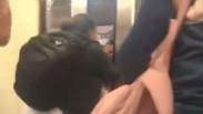 Pessoas aplaudem 'expulsão' de mulher sem máscara no metrô