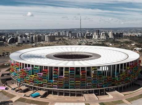 OFF - Projeto quer transformar estádios da Copa 2014 em moradias