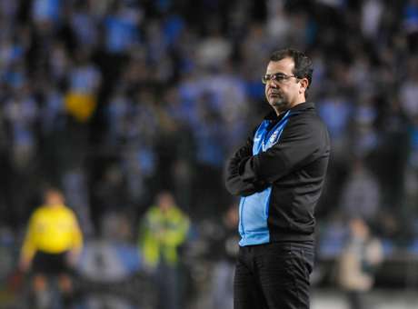 Enderson valoriza vitória, mas vê 2º tempo ruim do Grêmio