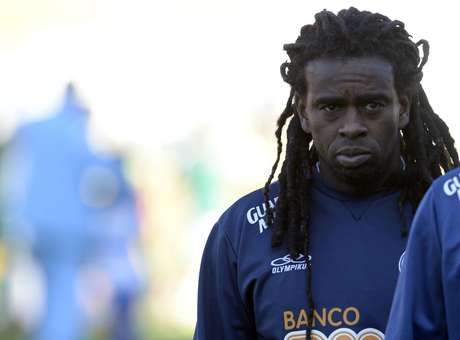 Com moral no Cruzeiro, Tinga promete cobranças de fora