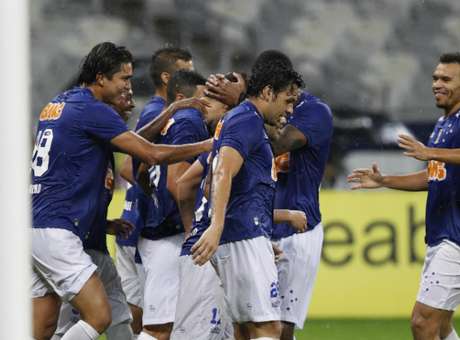 Dagoberto evita oba-oba no Cruzeiro: é só o começo