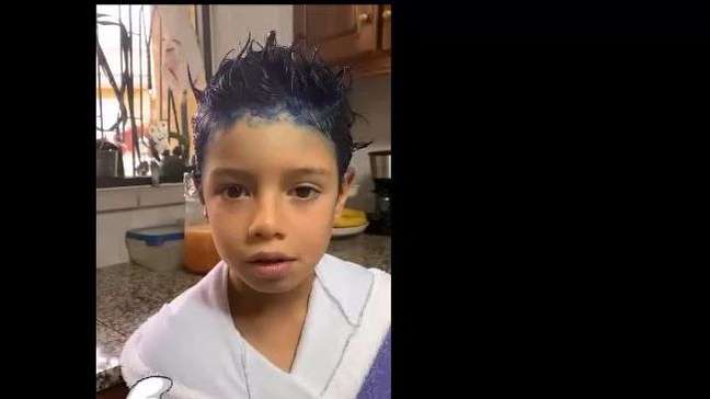 Luana Piovani aprova novo visual do filho Dom após pintar cabelo de azul: 'Amei'