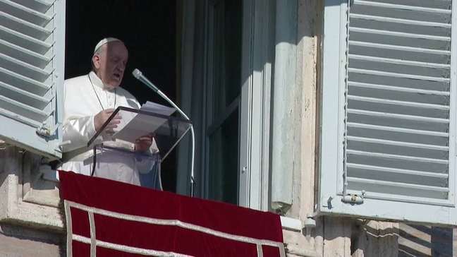Papa pede que mundo trabalhe pela paz