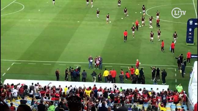 Everton Ribeiro é homenageado em seu jogo de número 300 com a camisa do Flamengo