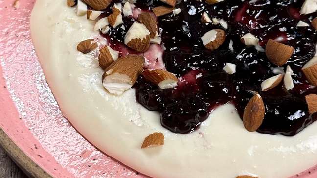 Brie cheese spread with jam is perfect for welcoming your guests