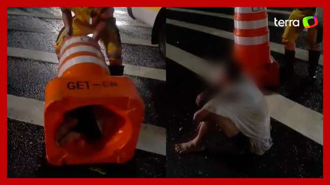 Homem é resgatado por agentes da CET após ficar entalado em cone de trânsito em SP