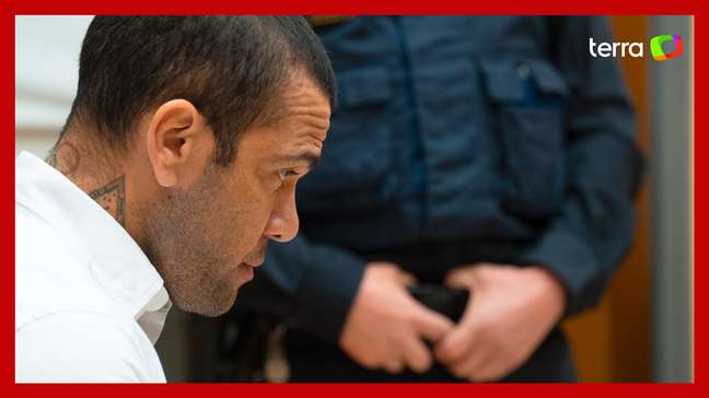 Daniel Alves é condenado a 4 anos e 6 meses de prisão por estupro pela Justiça da Espanha