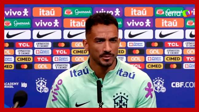 'Nosso papel também é servir de exemplo', diz Danilo ao ser questionado sobre Robinho e Daniel Alves