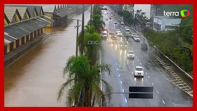 Rio Guaíba transborda e águas invadem Cais Mauá no RS