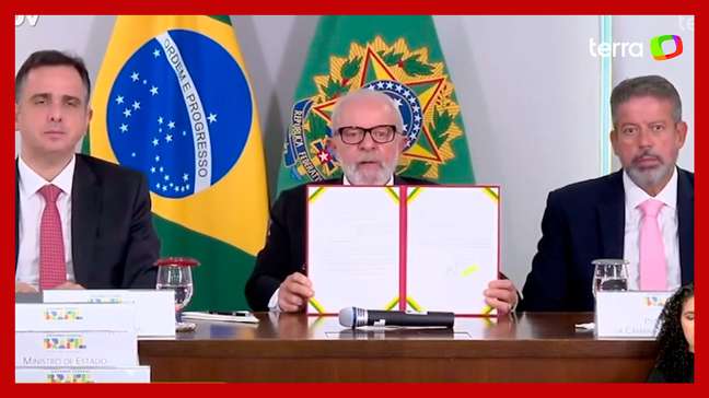  Lula assina decreto para acelerar envio de recursos ao Rio Grande do Sul