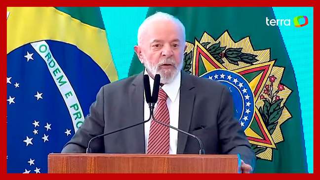 Lula pede que universidades desenvolvam inteligência artificial brasileira: 'Nós temos capacidade?'