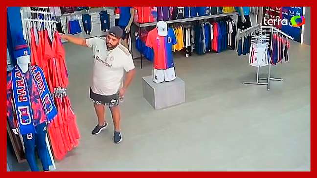 Homem furta 17 camisas de clube e esconde na bermuda no Paraná
