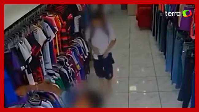 Pai obriga filho a devolver camisa de futebol furtada de loja em Goiás