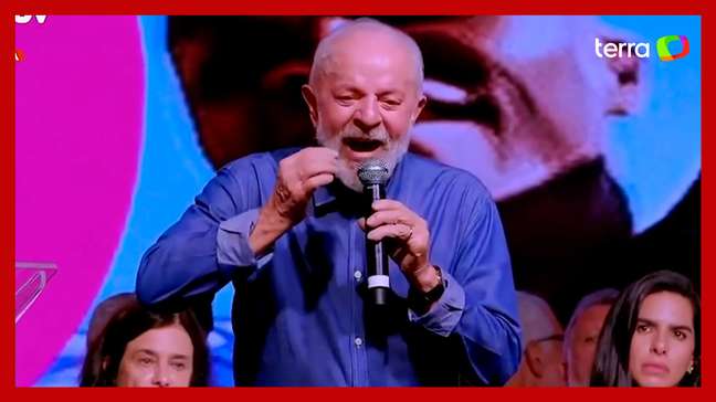 Lula chora ao lembrar de pobreza na infância: 'Disputando lugar com ratos'