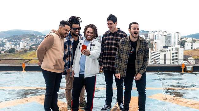 Após anunciarem uma pausa no começo do ano, Onze:20 retoma as atividades com novo vocalista