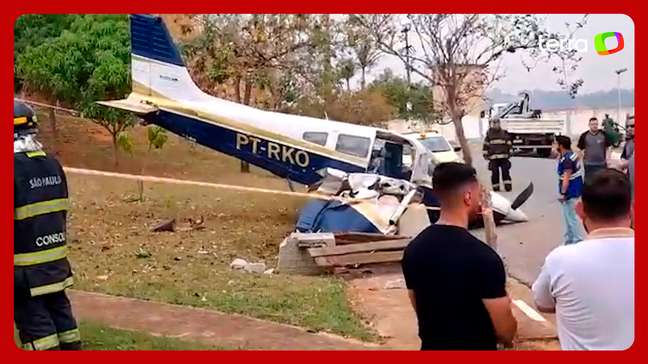 Avião de pequeno porte cai em Bragança Paulista (SP)