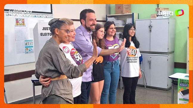 Boulos vota acompanhado de Marta e família na Zona Sul de São Paulo