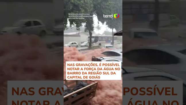 Carros são arrastados por enxurrada e avenida vira 'rio' após temporal em Goiânia #shorts