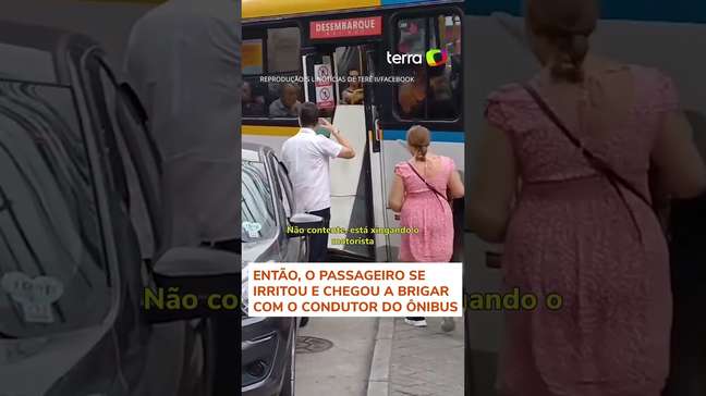 Passageiro tenta transportar geladeira em ônibus, é impedido e arruma confusão no RJ #shorts