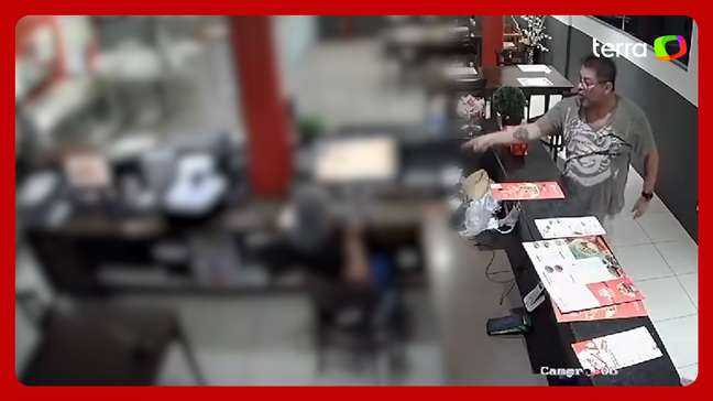 The security camera captures customers who launch food against fast food in SC; I wait