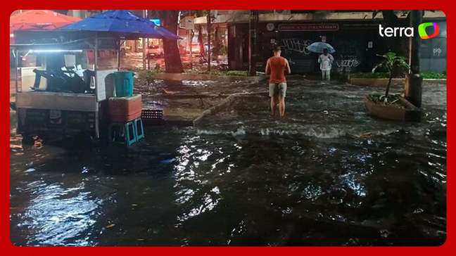 Forte chuva com raios e ventania provoca alagamentos no RJ