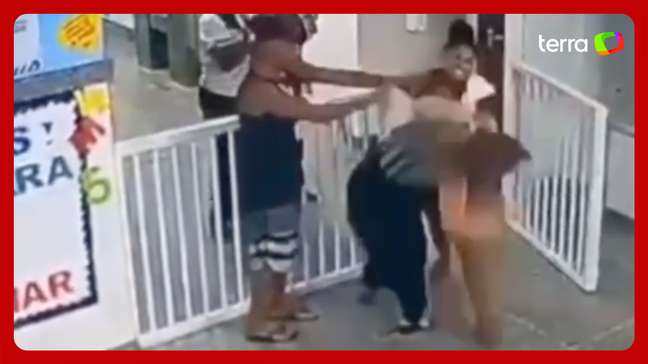 Mãe de aluna agride diretora de escola após questionamento sobre machucado em Salvador (BA)
