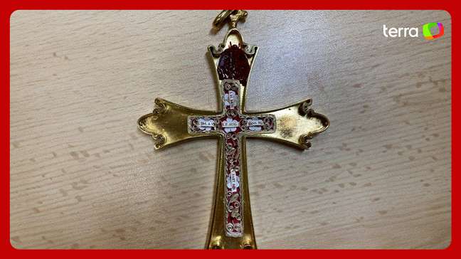 Crucifixo do papa Leão XIV tem pedaços de ossos de Santo Agostinho, diz Vaticano