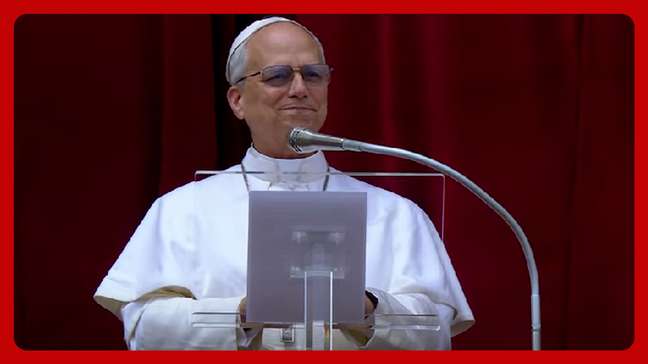 Papa Leão XIV faz sua 1ª oração dominical a fiéis na Praça de São Pedro