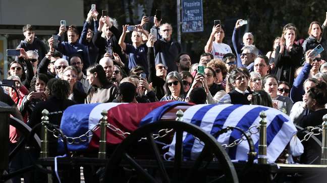 Mujica é homenageado no Uruguai com lágrimas e gritos de 'a luta continua'