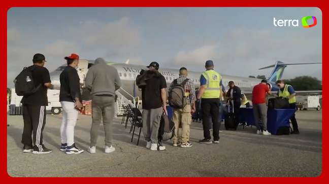 EUA promovem primeiro voo de ‘autodeportação’ de imigrantes do país; veja imagens
