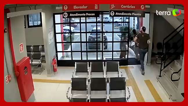 Escrivão da Polícia Civil salva bebê que se engasgava após mãe pedir ajuda em SP
