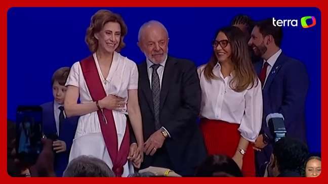 Lula condecora Janja com maior honraria da cultura no Brasil