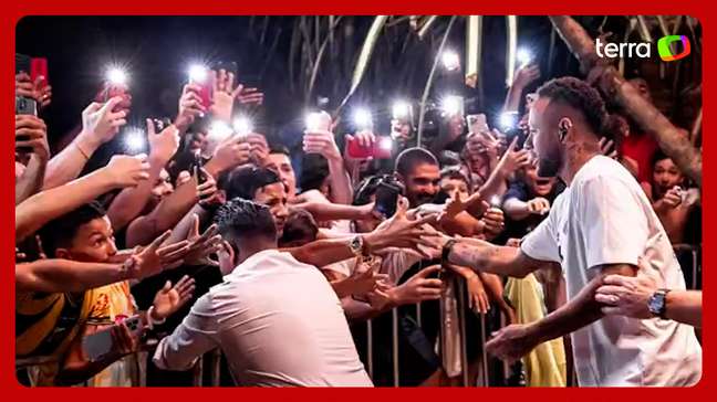 Neymar causa tumulto e multidão derruba grade ao sair de hotel do Santos em Maceió