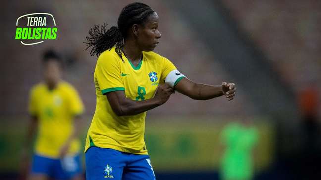 Formiga critica falta de estrutura no futebol feminino e elogia evolução sob Arthur Elias