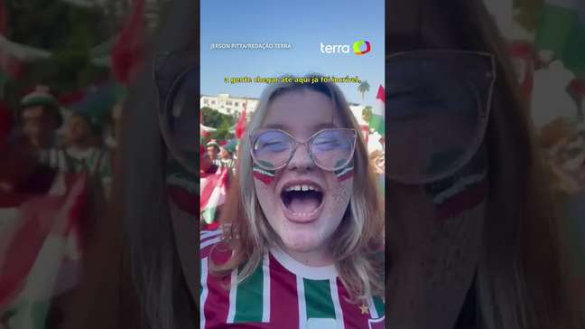 Oração para João Paulo II e otimismo: veja a festa da torcida do Fluminense para a semi do Mundial