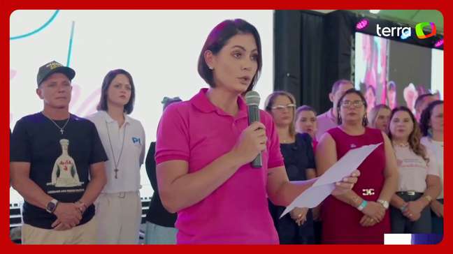 Michelle Bolsonaro lê carta pedindo para Lula 'baixar armas' ao comentar tarifaço de Trump