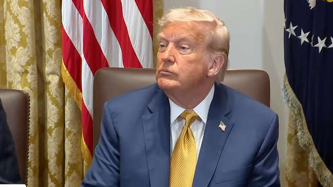 Quaest: 72% dos brasileiros dizem que Trump erra ao taxar Brasil alegando perseguição a Bolsonaro