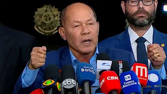 Deputado evoca ação das Forças Armadas após operação contra Bolsonaro