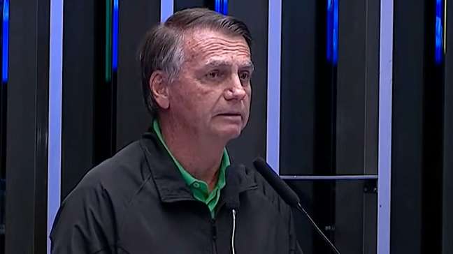 Bolsonaro chorou no Senado e agradeceu carta de Trump um dia antes de ser alvo de medidas de Moraes