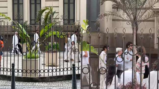 Gominho, Caetano Veloso e outras personalidades chegam para homenagear Preta Gil 