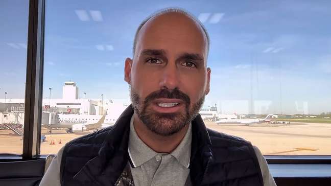 'Trabalho para que não encontrem diálogo', diz Eduardo Bolsonaro sobre comitiva de senadores