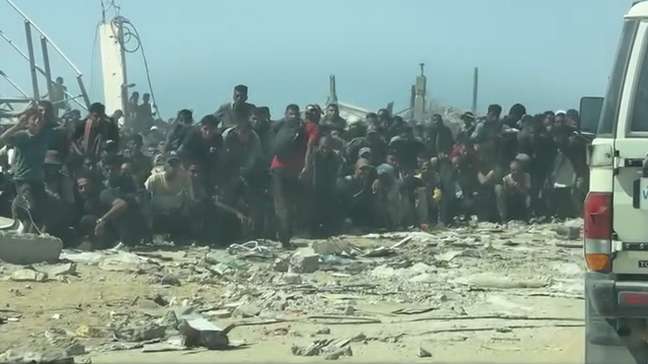 Vídeo mostra multidão de palestinos famintos correndo em direção a comboio da ONU em busca de comida