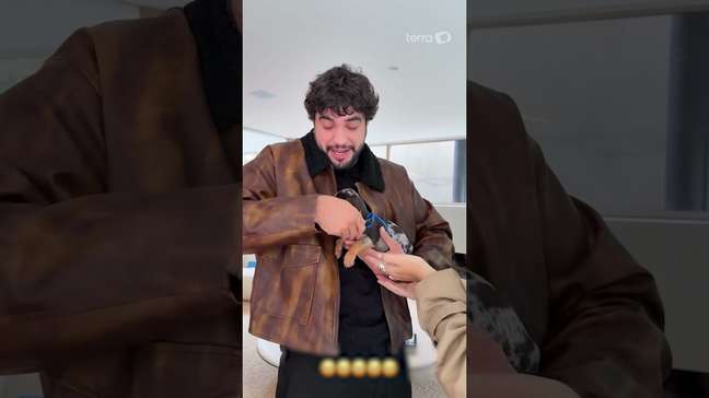 Rafa Kalimann presenteia Nattan com filhote de cachorro: 'Sonho dele' #shorts