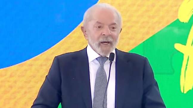 Lula diz que ‘não é muito’ salário de R$ 46 mil que recebe como presidente: ‘Não é fácil a vida’