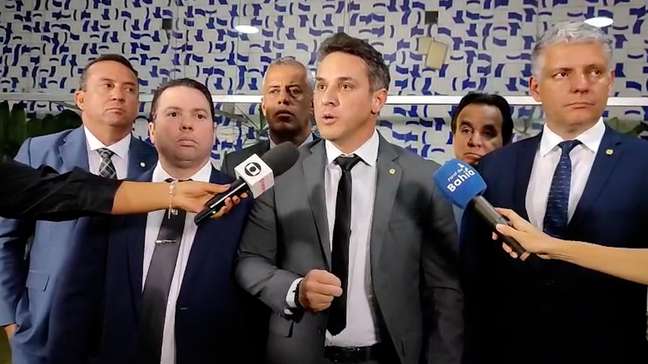 Líder afirma que oposição não chegou a acordo com Motta e seguirá com ocupação no plenário da Câmara