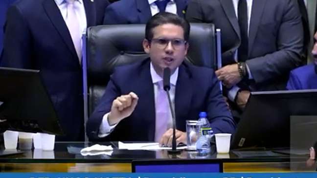 ‘País deve estar em primeiro lugar e não projetos pessoais', diz Motta após retomar controle da Câmara