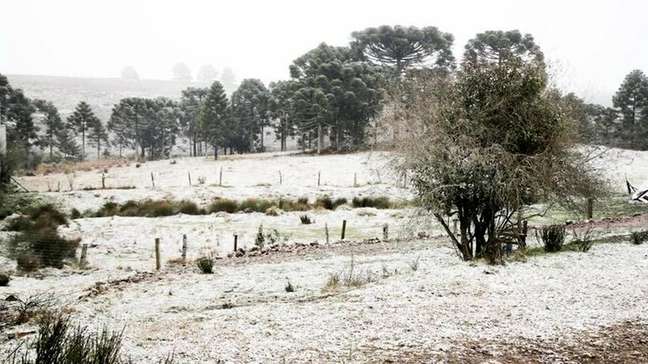 Onda de frio provoca neve na Serra Gaúcha e em Santa Catarina